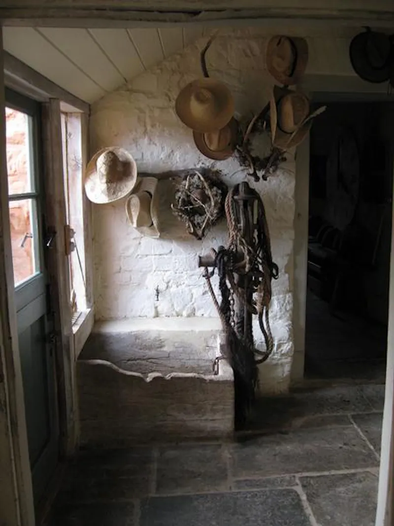 Entrance hall at Picturesque Taunton farmhouse, L649 (photo 14)