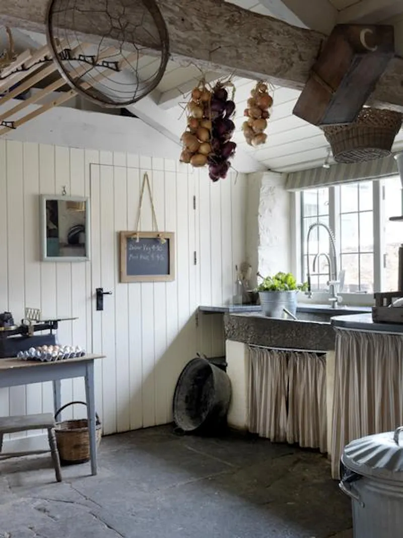Picturesque Taunton farmhouse, L649 (photo 10)