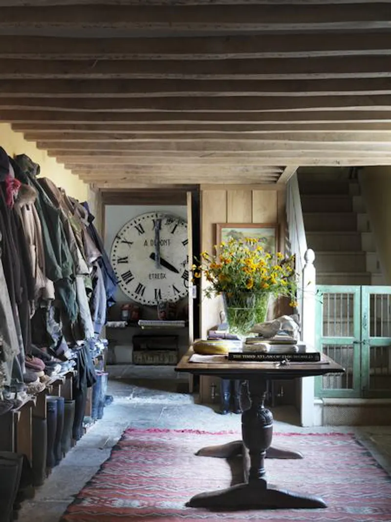 Entrance hall at Picturesque Taunton farmhouse, L649 (photo 3)