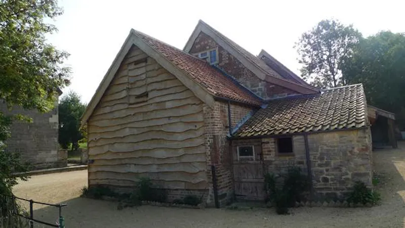 Picturesque Taunton farmhouse, L649 (photo 33)