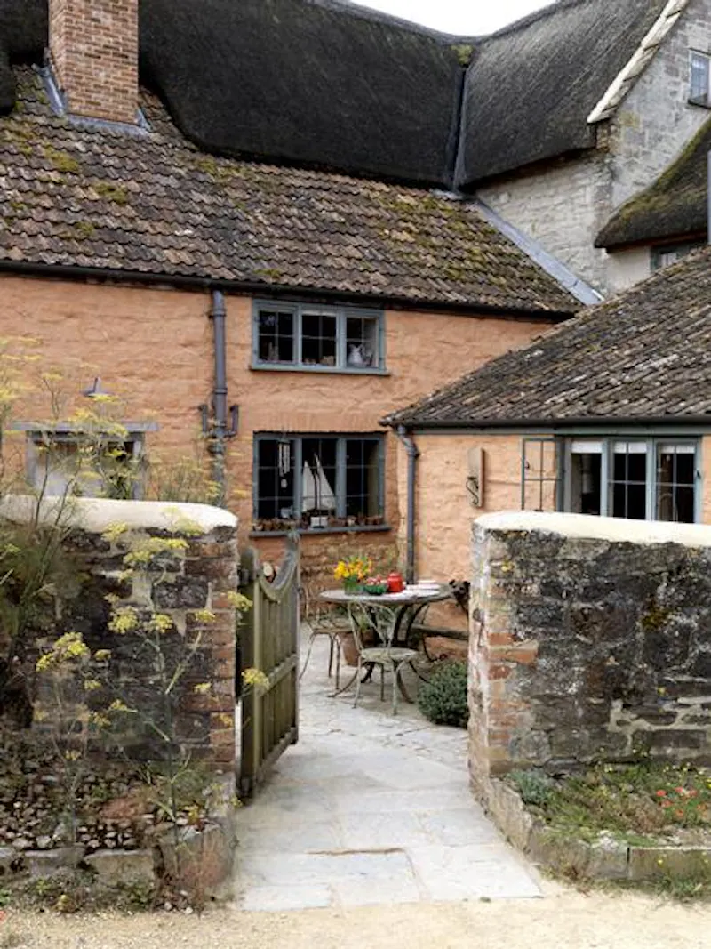 Gate at Picturesque Taunton farmhouse, L649 (photo 35)