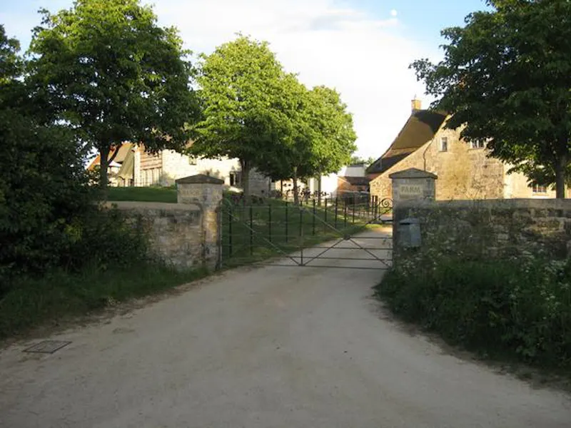 Driveway at Picturesque Taunton farmhouse, L649 (photo 37)