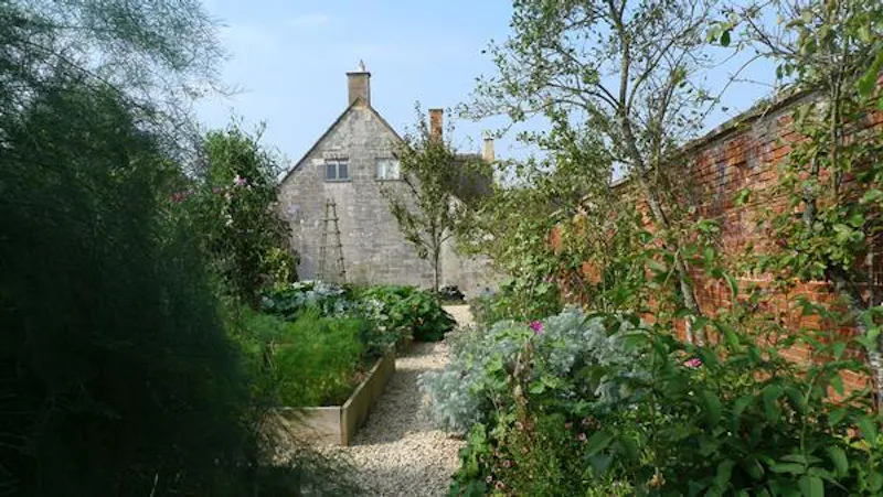 Picturesque Taunton farmhouse, L649 (photo 40)