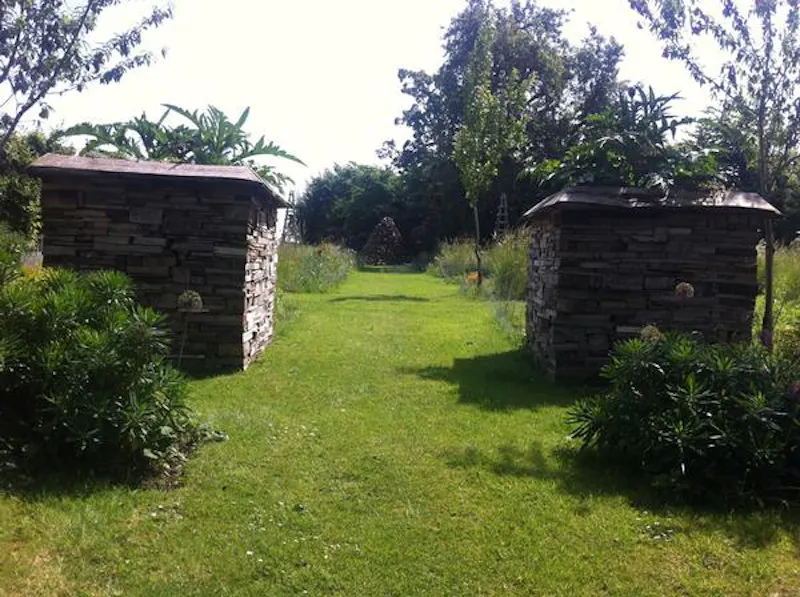 Picturesque Taunton farmhouse, L649 (photo 49)