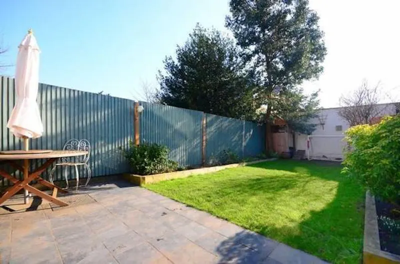 Garden at Contemporary Earlsfield house, E394 (photo 20)