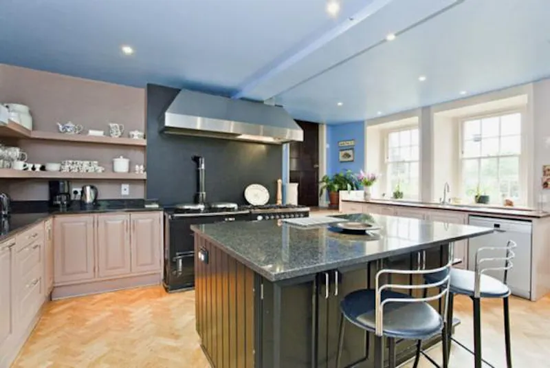 Kitchen at Marsh Baldon country house, B1635 (photo 8)