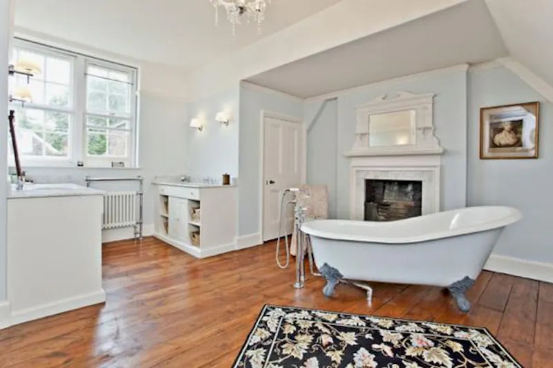 Bathroom at Marsh Baldon country house, B1635 (photo 13)