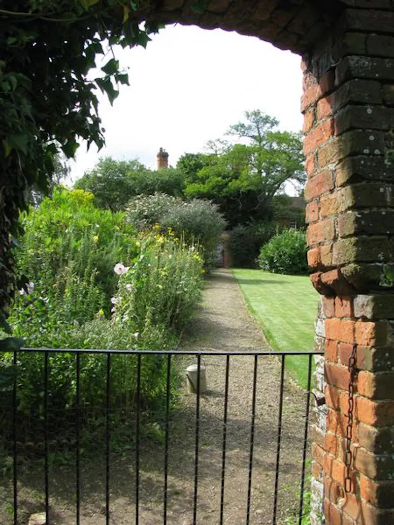 Gate at Marsh Baldon country house, B1635 (photo 25)