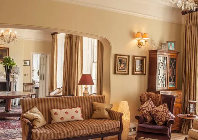 Open plan at Hemingford Grey Manor house, B1637 (photo 4)