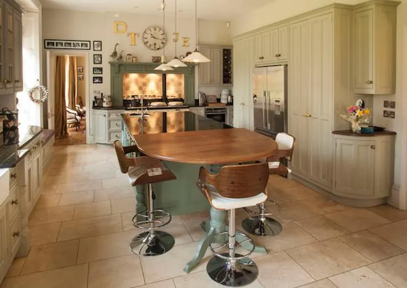 Bar at Hemingford Grey Manor house, B1637 (photo 11)