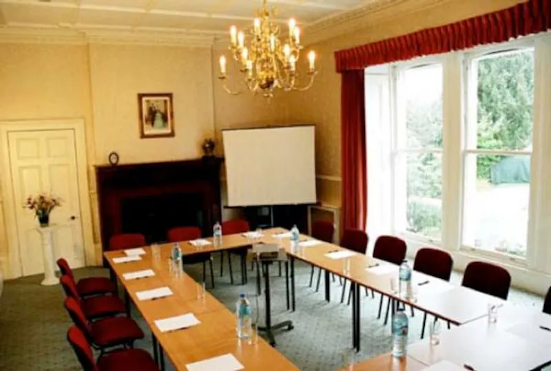 Drawing room at Chislehurst conference centre, P588 (photo 4)