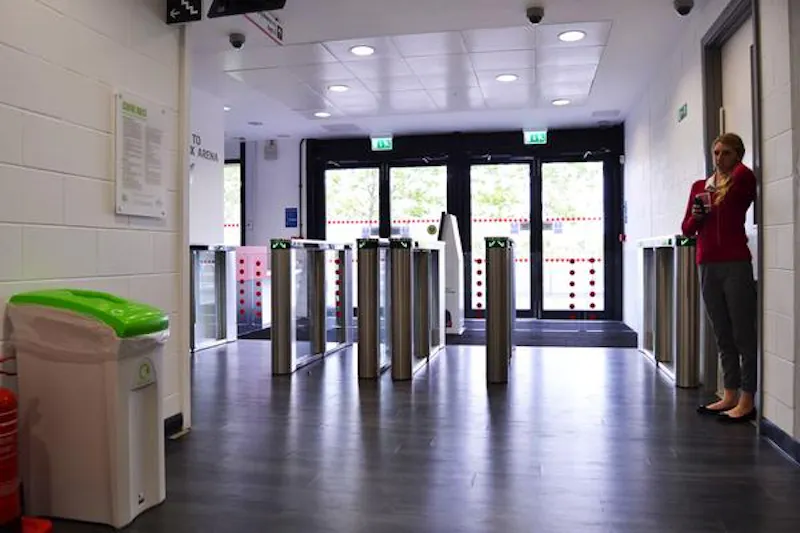 Entrance hall at Extensive sports arena in Hackney, Q73 (photo 2)