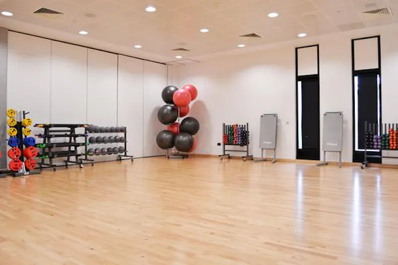 Gym at Extensive sports arena in Hackney, Q73 (photo 7)
