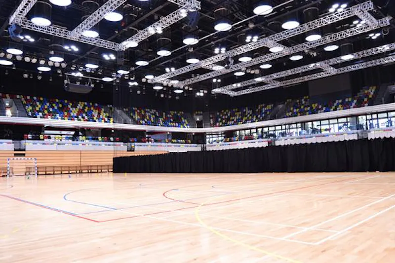 Extensive sports arena in Hackney, Q73 (photo 9)