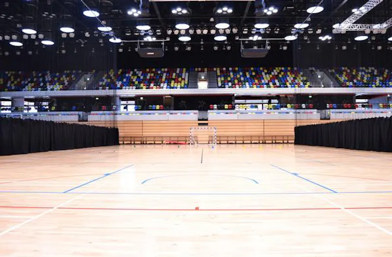 Extensive sports arena in Hackney, Q73 (photo 10)
