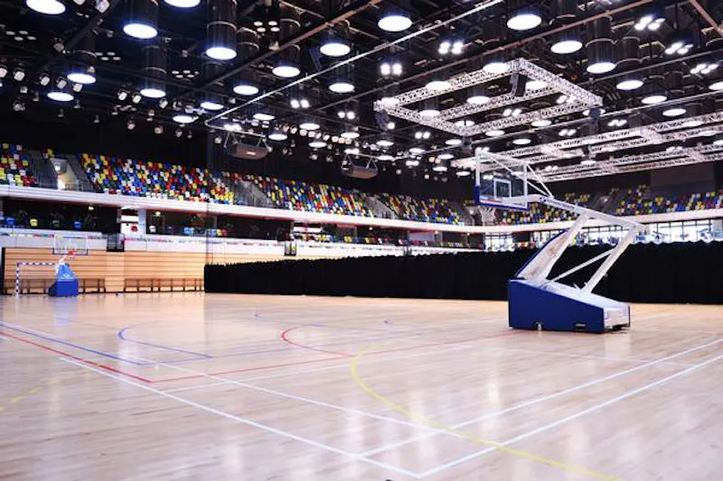 Extensive sports arena in Hackney, Q73 (photo 11)