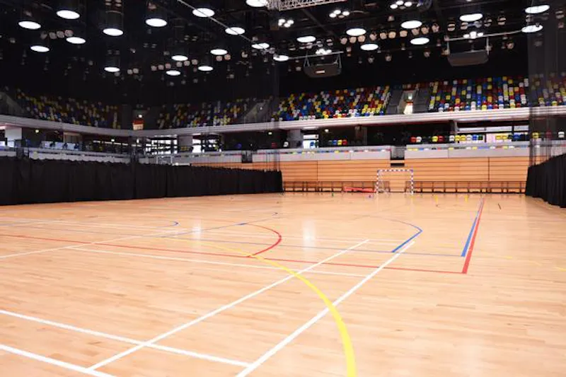 Tennis court at Extensive sports arena in Hackney, Q73 (photo 12)