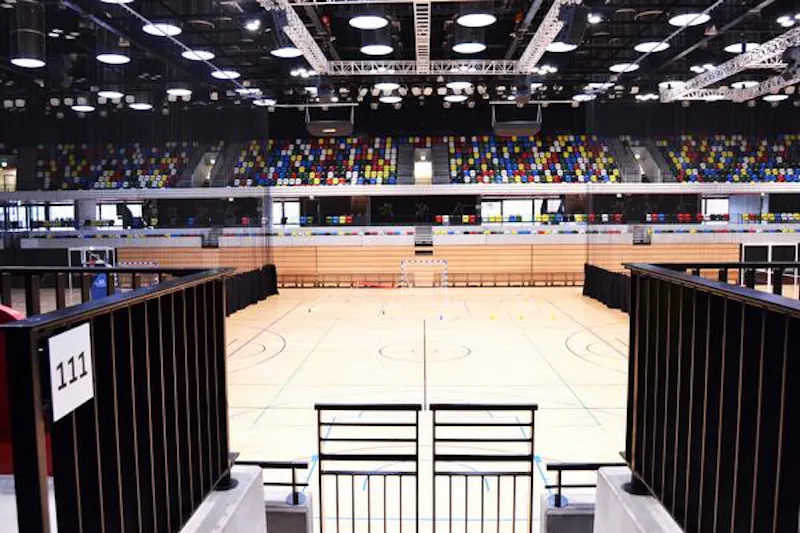 Extensive sports arena in Hackney, Q73 (photo 13)
