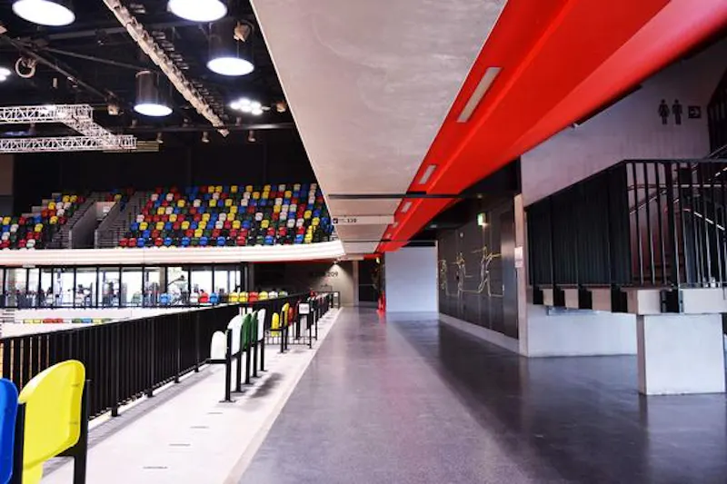 Extensive sports arena in Hackney, Q73 (photo 15)