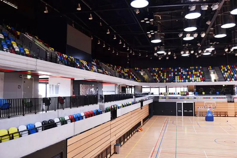 Extensive sports arena in Hackney, Q73 (photo 20)