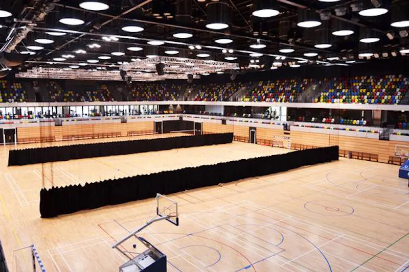 Extensive sports arena in Hackney, Q73 (photo 21)