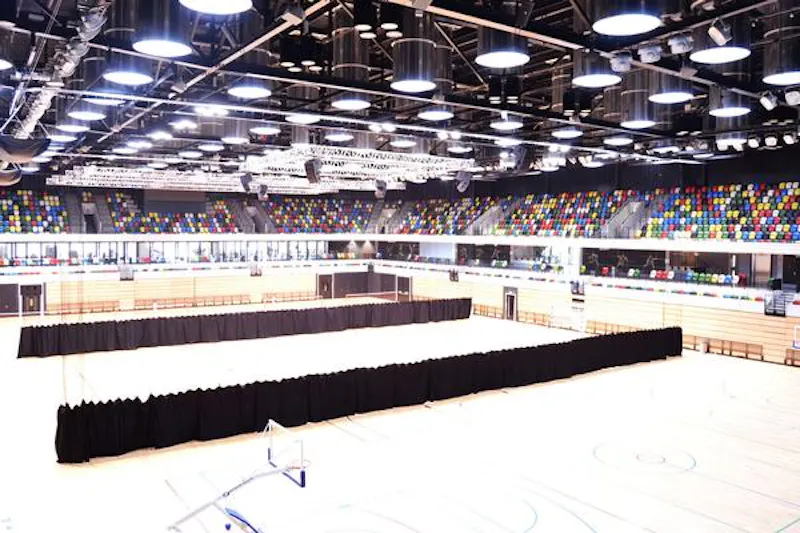Extensive sports arena in Hackney, Q73 (photo 28)