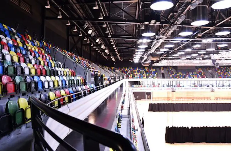 Extensive sports arena in Hackney, Q73 (photo 29)