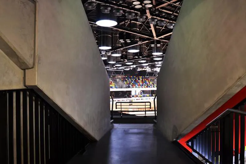 Extensive sports arena in Hackney, Q73 (photo 33)