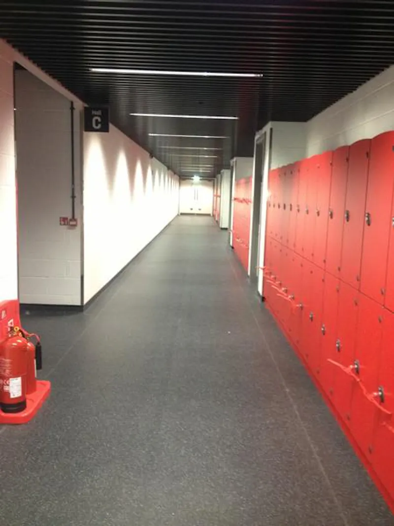 Corridor at Extensive sports arena in Hackney, Q73 (photo 35)