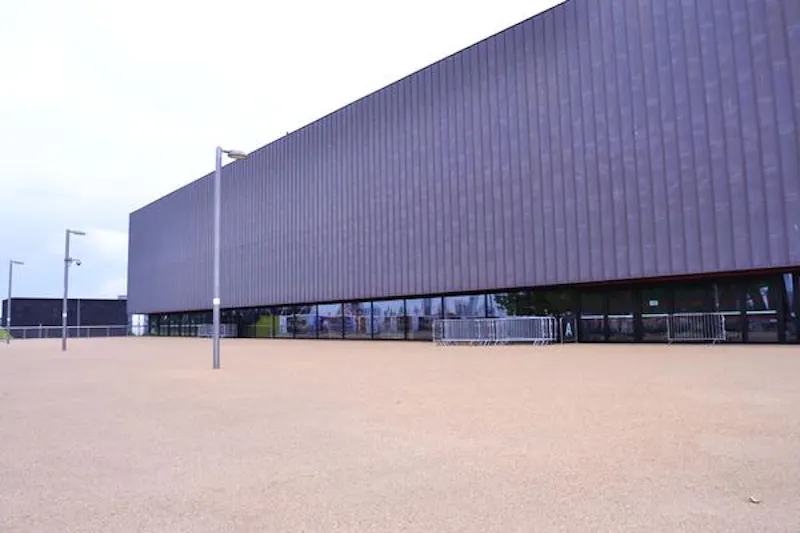 Extensive sports arena in Hackney, Q73 (photo 38)