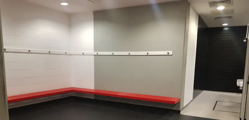 Changing rooms at Extensive sports arena in Hackney, Q73 (photo 45)