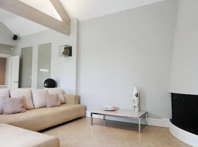 Fireplace at Stylish Wimbledon apartment , F1049 (photo 8)
