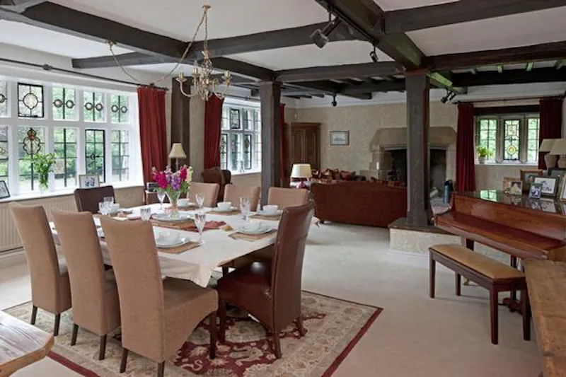 Dining room at Elizabethan manor house in Leeds, G282 (photo 4)