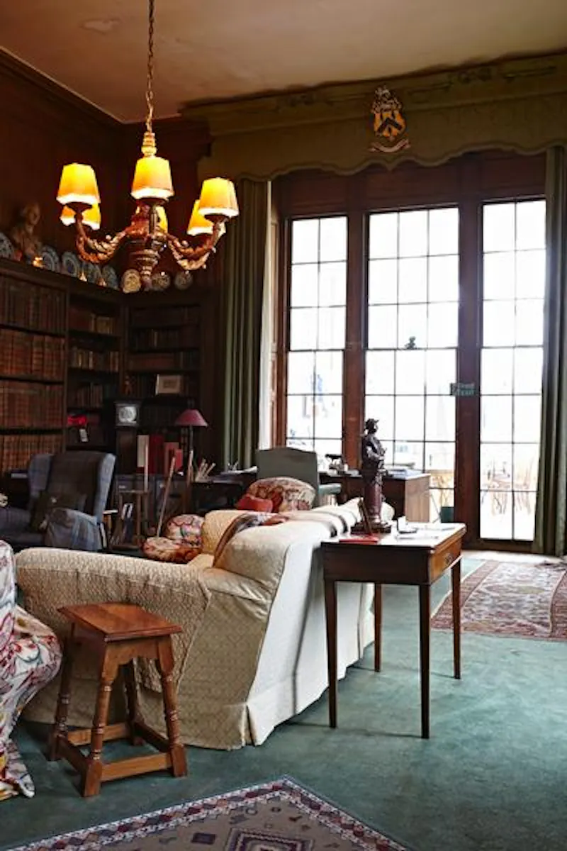 Living Room at Woodbridge manor house, A1351 (photo 8)