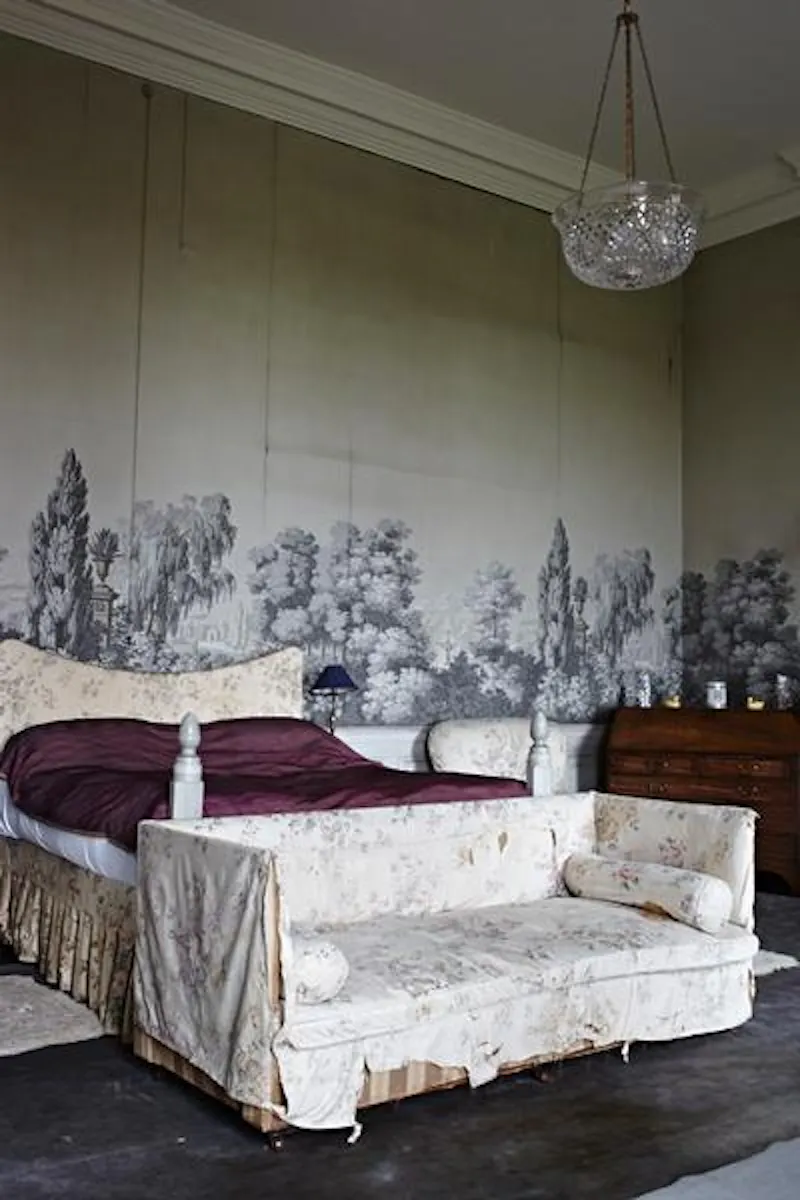 Wallpaper at Woodbridge manor house, A1351 (photo 34)