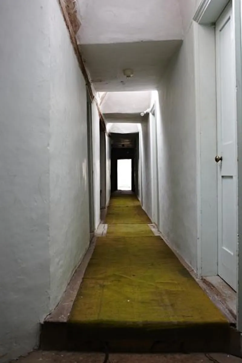 Corridor at Woodbridge manor house, A1351 (photo 46)