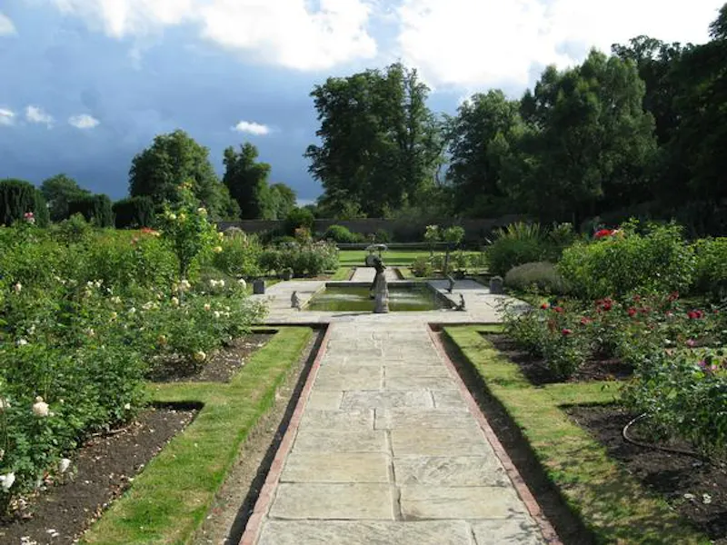 Garden at Woodbridge manor house, A1351 (photo 50)