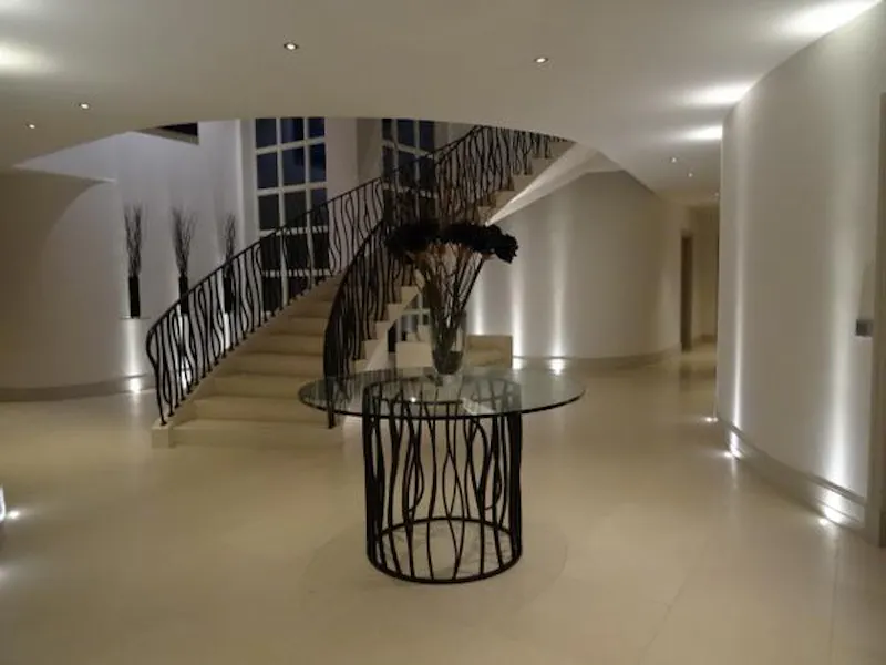 Staircase at Modern mansion near Liss, D2179 (photo 2)