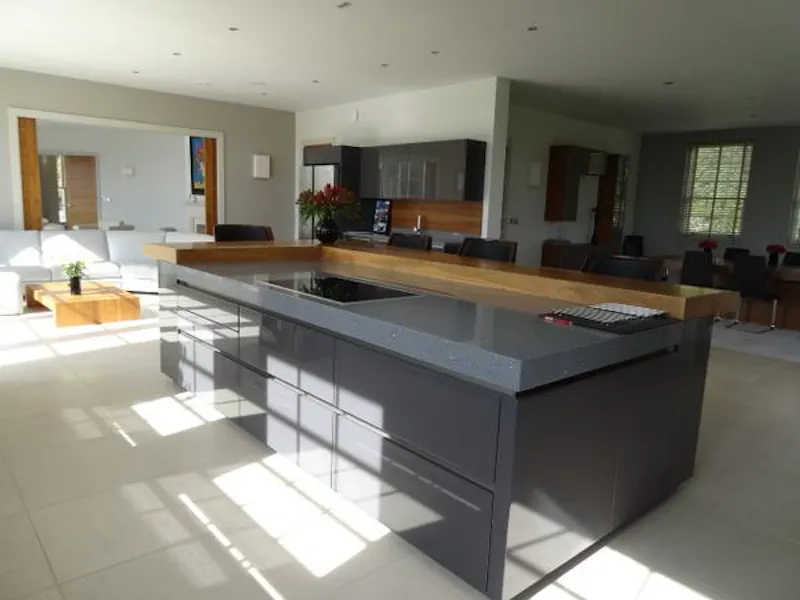 Kitchen at Modern mansion near Liss, D2179 (photo 11)
