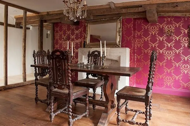 Dining room at Medieval Kentish country house, M285 (photo 21)