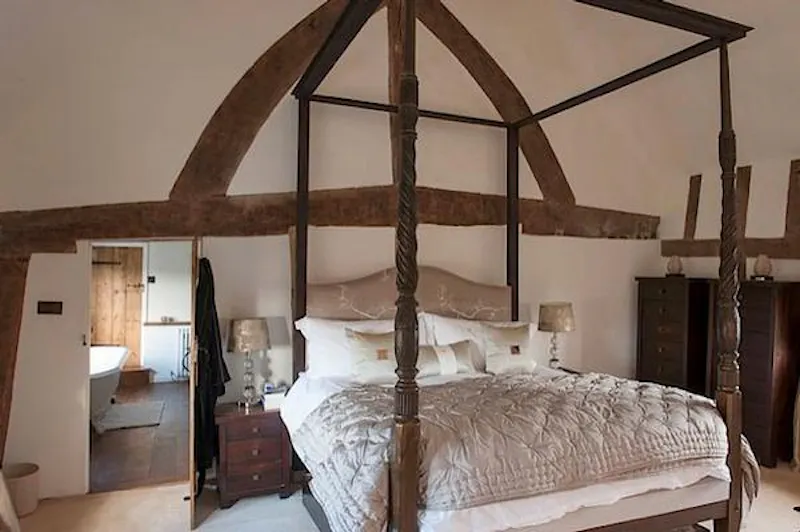 Bedroom at Medieval Kentish country house, M285 (photo 26)