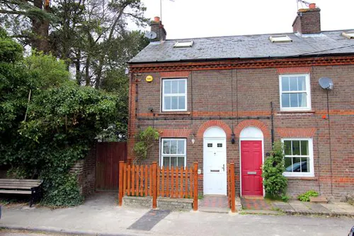 Vacant Victorian house in Tring, A1353