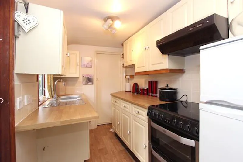 Kitchen at Vacant Victorian house in Tring, A1353 (photo 2)