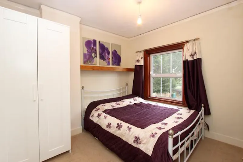 Bedroom at Vacant Victorian house in Tring, A1353 (photo 4)