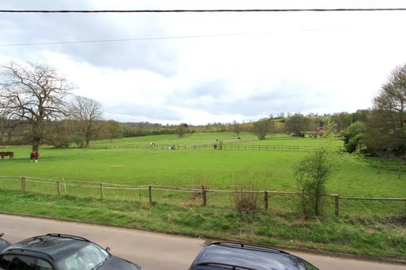 Views - country at Vacant Victorian house in Tring, A1353 (photo 9)