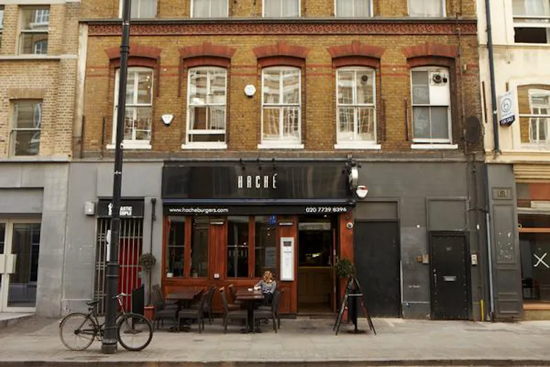 Tattoo parlour in Old Street, Q74 (photo 1)