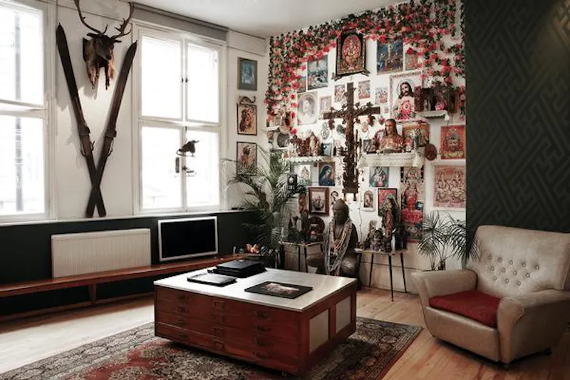 Living Room at Tattoo parlour in Old Street, Q74 (photo 3)
