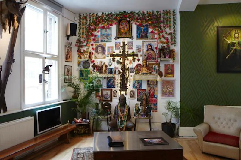 Wallpaper at Tattoo parlour in Old Street, Q74 (photo 4)