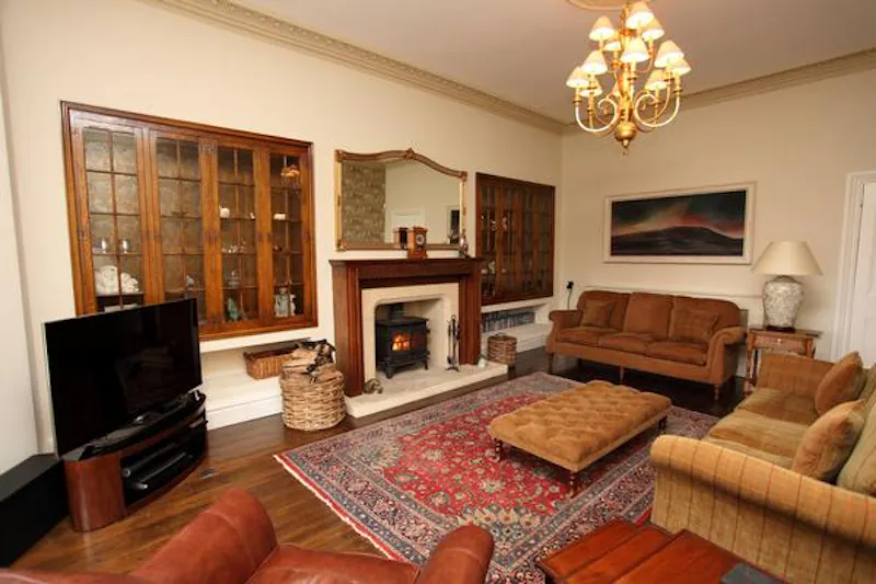 Substantial Downham manor house, G283 (photo 11)