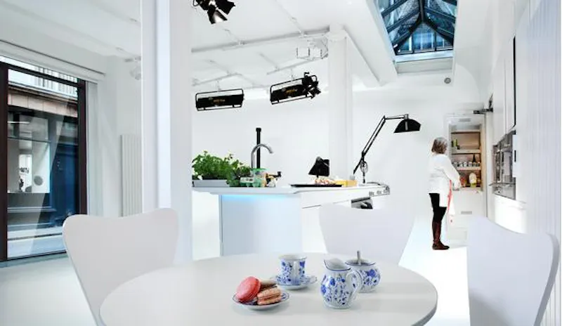 Tottenham Court Rd studio kitchen, N265 (photo 3)